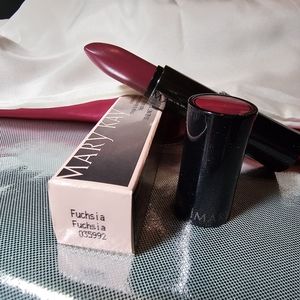 Mary Kay Creme Lipstick in Fuchsia